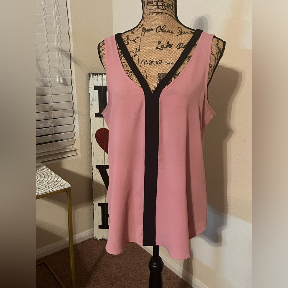 Candiles V-Neck Sleeveless Blouse